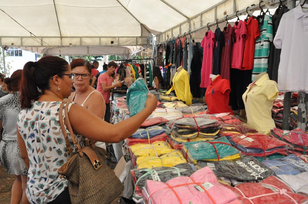 Comerciantes de Curitiba se irritam com Feira do Brás Itinerante;  prefeitura diz que comércio é ilegal