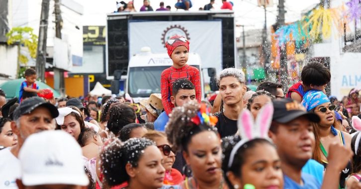 Bloco caramelo paratibe ruas